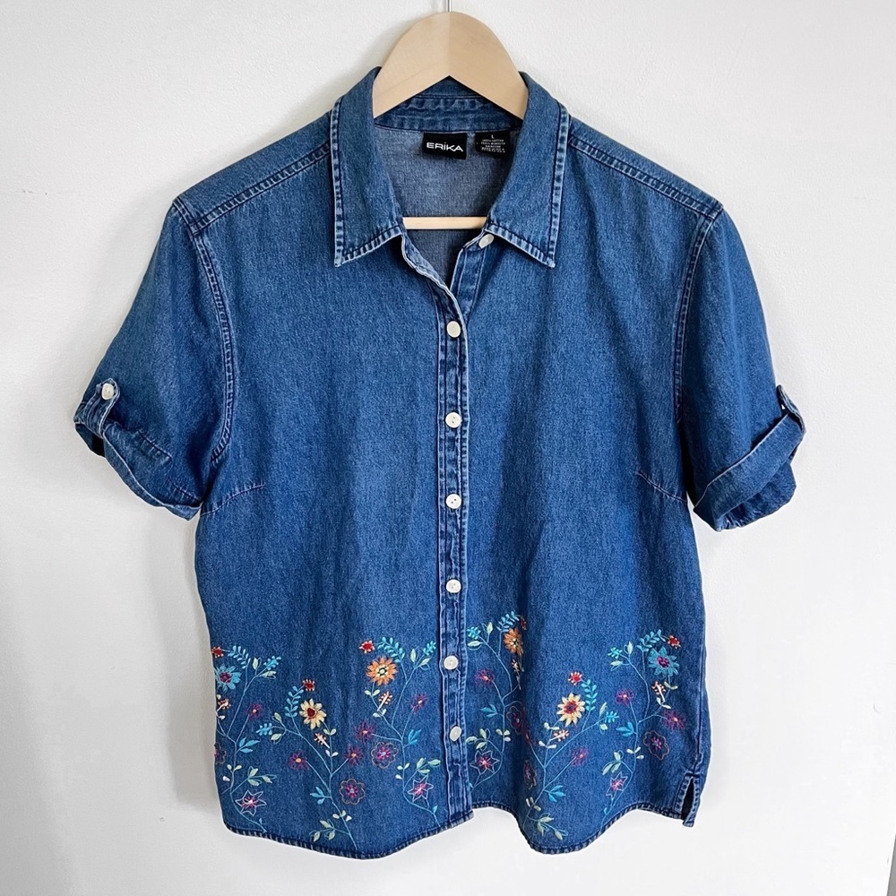 𝅺DENIM Short Sleeve Button Down w/ Floral Embroidery